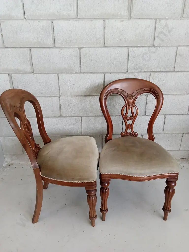 VINTAGE WOODEN 8 PERSON DINING SET WITH CUSHIONED SEATS, H 74CM X L 206CM X W 99CM Image 1++