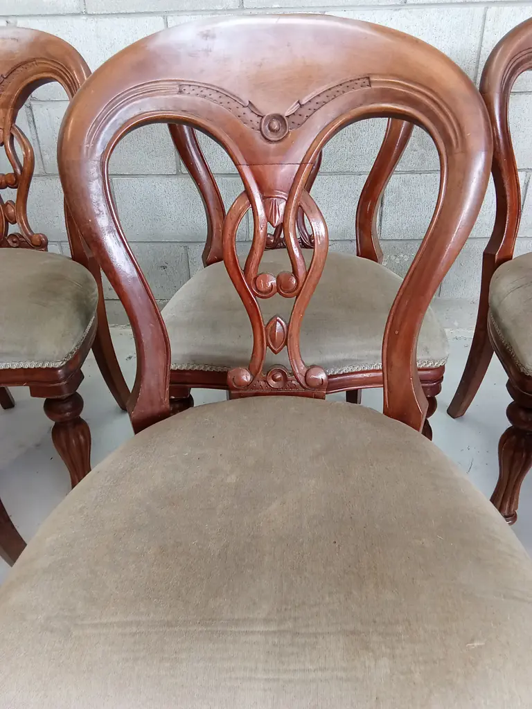 VINTAGE WOODEN 8 PERSON DINING SET WITH CUSHIONED SEATS, H 74CM X L 206CM X W 99CM Image 1++