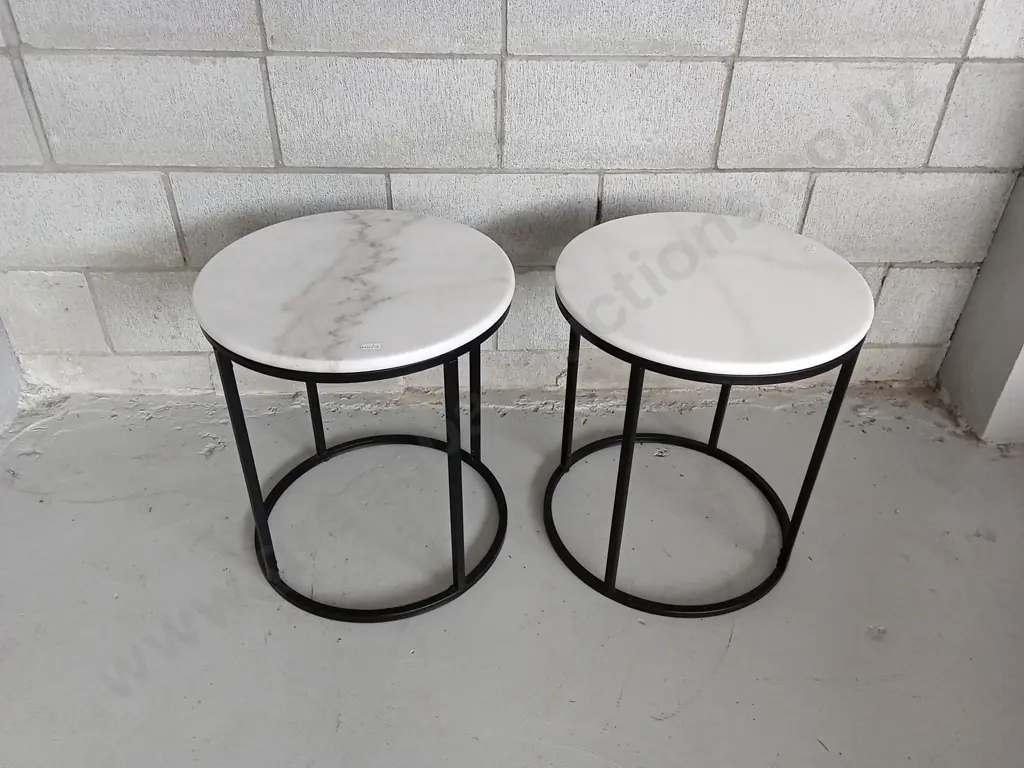 PAIR OF ROUND MARBLE SIDE TABLES WITH METAL FRAMES, 45CM DIAMETER Image 1++