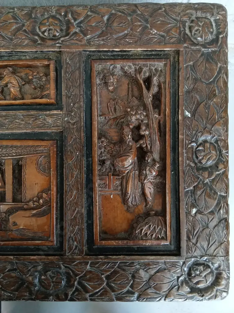 HAND-CARVED VINTAGE CHINESE CAMPHOR WOOD CHEST, H 36CM X W 70CM X D 33CM Image 1++