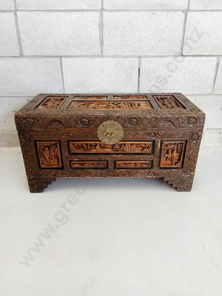 HAND-CARVED VINTAGE CHINESE CAMPHOR WOOD CHEST, H 36CM X W 70CM X D 33CM Image 1++