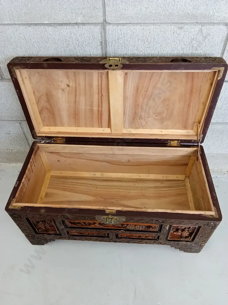 HAND-CARVED VINTAGE CHINESE CAMPHOR WOOD CHEST, H 36CM X W 70CM X D 33CM Image 1++