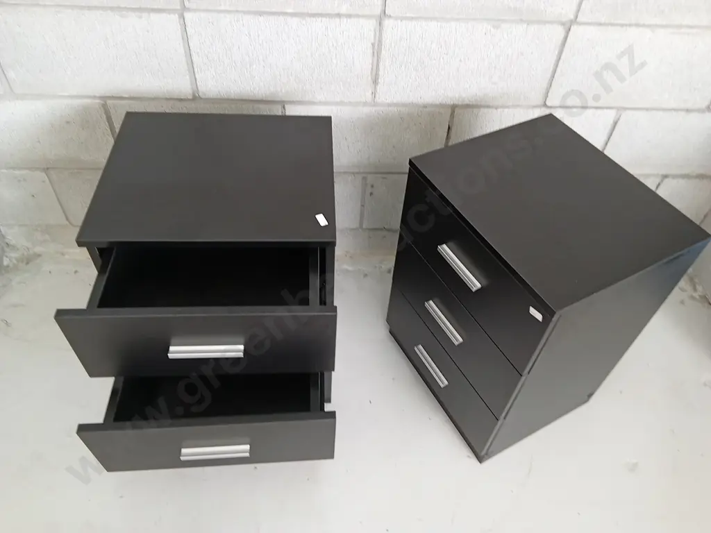 PAIR OF BLACK 3-DRAWER BEDSIDE TABLES, H 58CM X W 40CM X D 35CM Image 1++