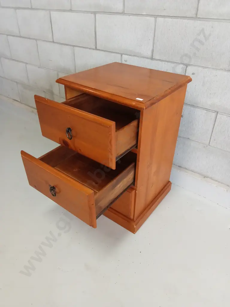 3 DRAWER SIDE TABLE, H 70CM X W 46CM X D 42CM Image 1++