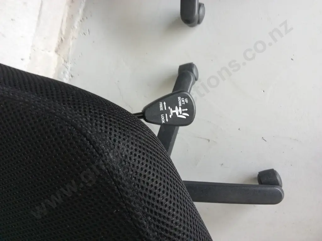 PAIR OF OFFICE MAX BOSTON VIBE OFFICE CHAIRS, 168-AM3 Image 1++