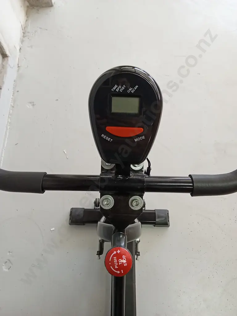 INDOOR EXERCISE SPIN BIKE. Image 1++