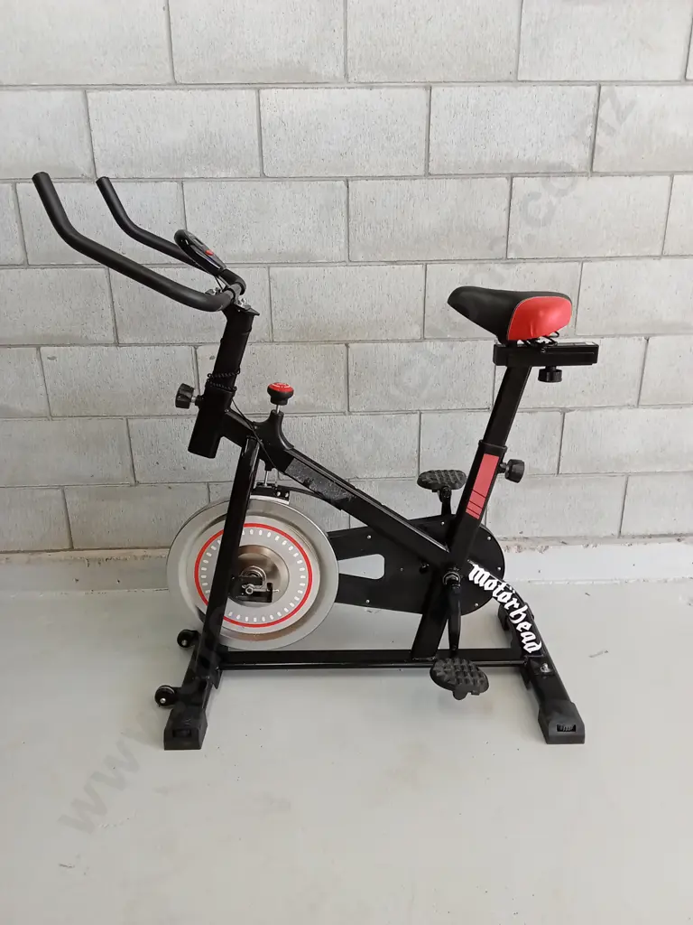 INDOOR EXERCISE SPIN BIKE. Image 1++