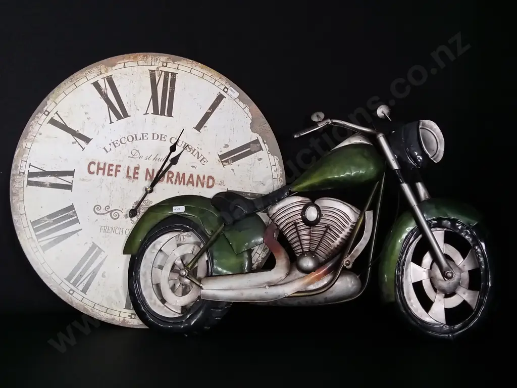 2 VINTAGE HOME DECOR PIECES INCLUDING METAL MOTORCYCLE L78CM Image 1++