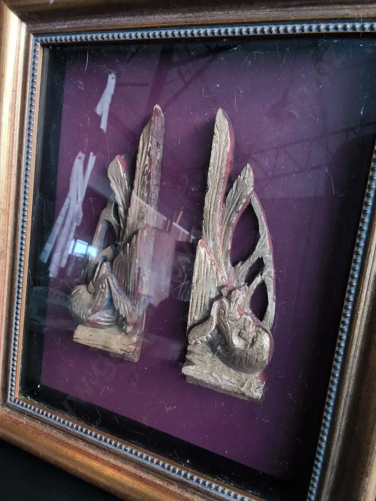 VINTAGE MIXED METAL CRANE PLAQUE H 31 CM, AND FRAMED GOLD TONED CRANE RELIEF CARVING H 26 CM Image 1++