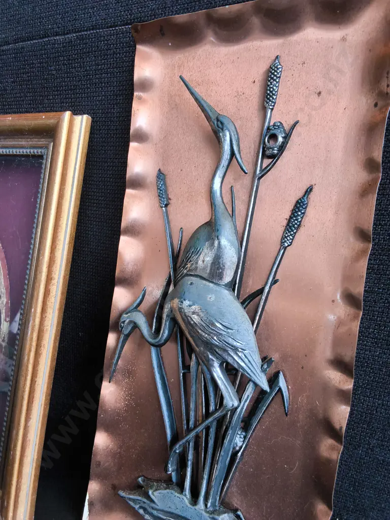 VINTAGE MIXED METAL CRANE PLAQUE H 31 CM, AND FRAMED GOLD TONED CRANE RELIEF CARVING H 26 CM Image 1++