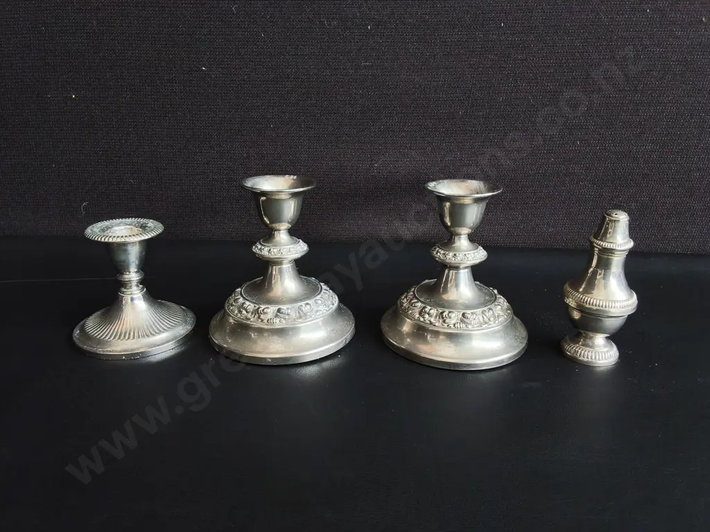 4 PIECES VINTAGE SILVER PLATED DWARF CANDLESTICKS AND SHAKER, TALLEST H 11 CM Image 1++