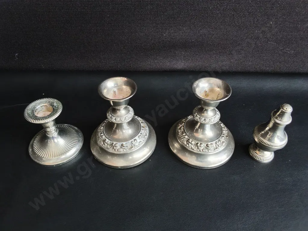 4 PIECES VINTAGE SILVER PLATED DWARF CANDLESTICKS AND SHAKER, TALLEST H 11 CM Image 1++