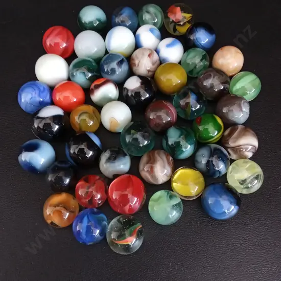 BOX OF VINTAGE GLASS MARBLES