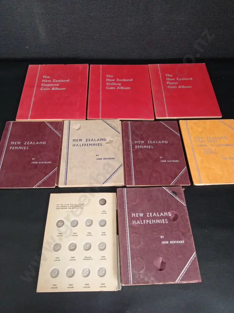 COLLECTION OF VINTAGE NEW ZEALAND COIN ALBUMS Image 1++