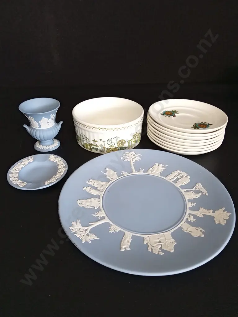 3 WEDGEWOOD DISHES, 8 KELSTON CERAMICS PLATES DIA 14CM AND A FIGGJO NORWAY DISH DIA 13CM Image 1++