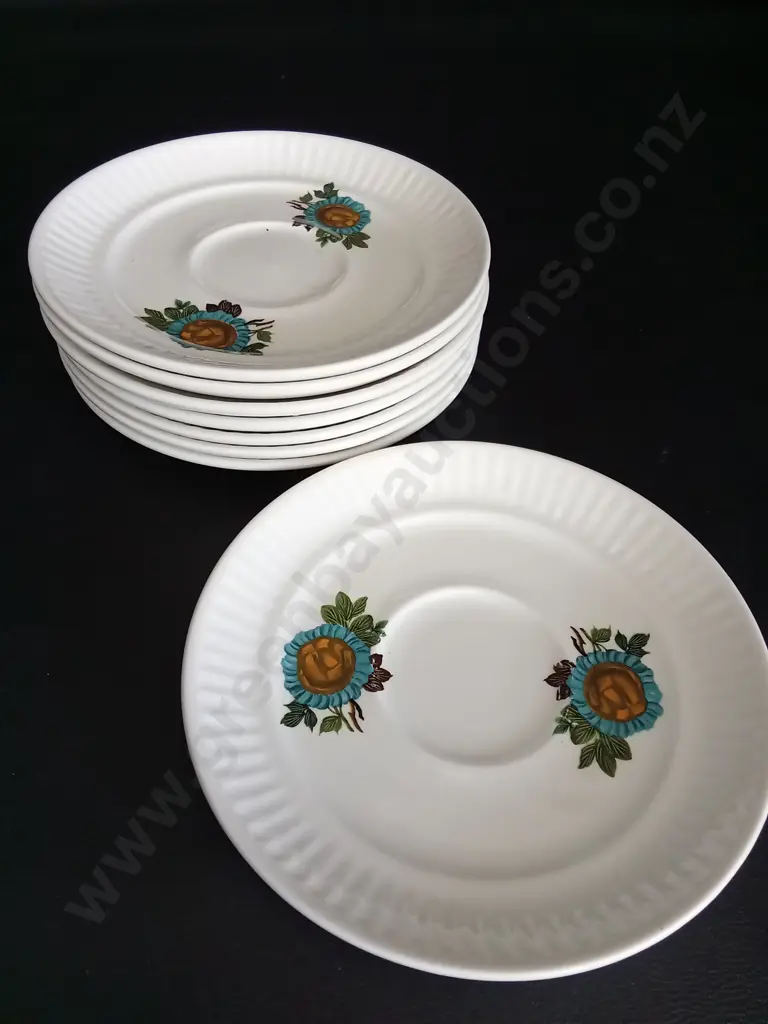 3 WEDGEWOOD DISHES, 8 KELSTON CERAMICS PLATES DIA 14CM AND A FIGGJO NORWAY DISH DIA 13CM Image 1++