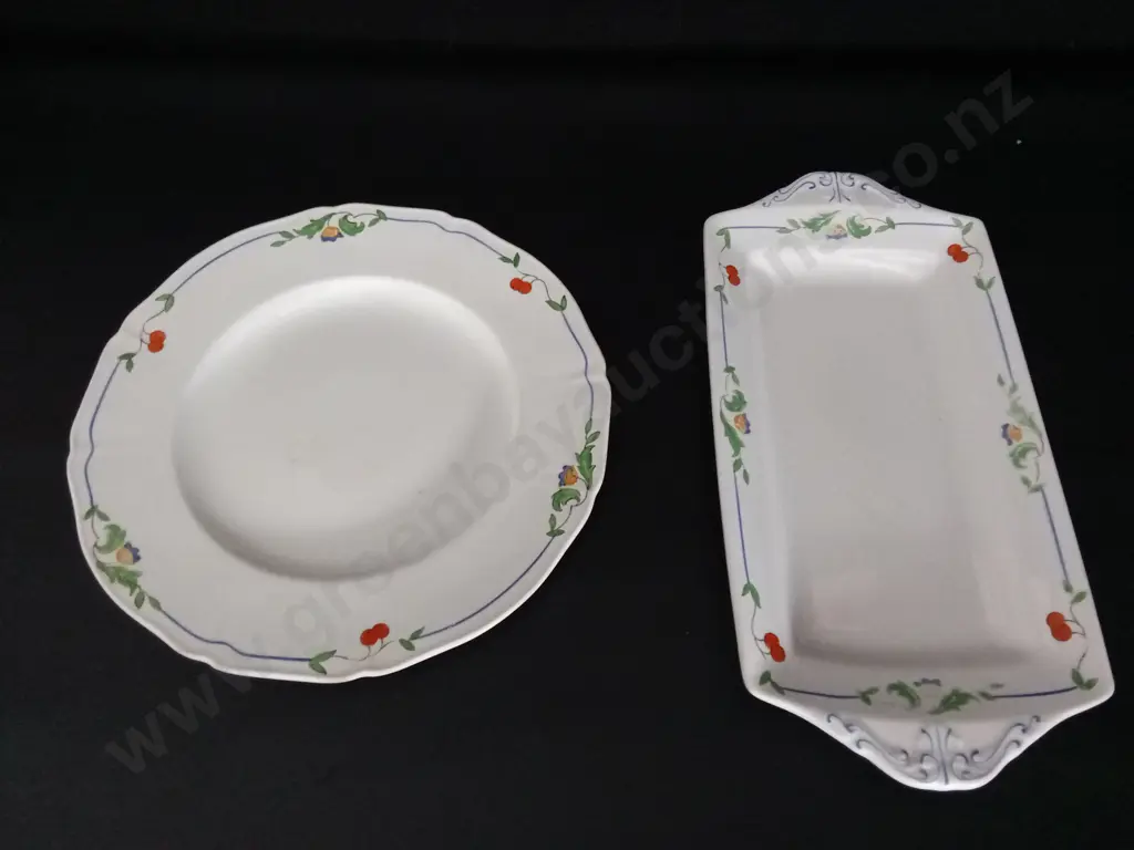 ALFRED MEAKIN SERVING PLATES Image 1++