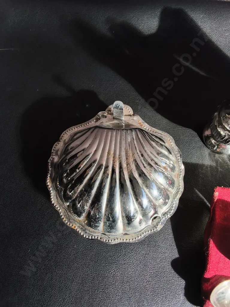 VINTAGE SILVER PLATED TABLEWARE AND CRUET ITEMS, 7 PIECES, TALLEST H 15 CM Image 1++