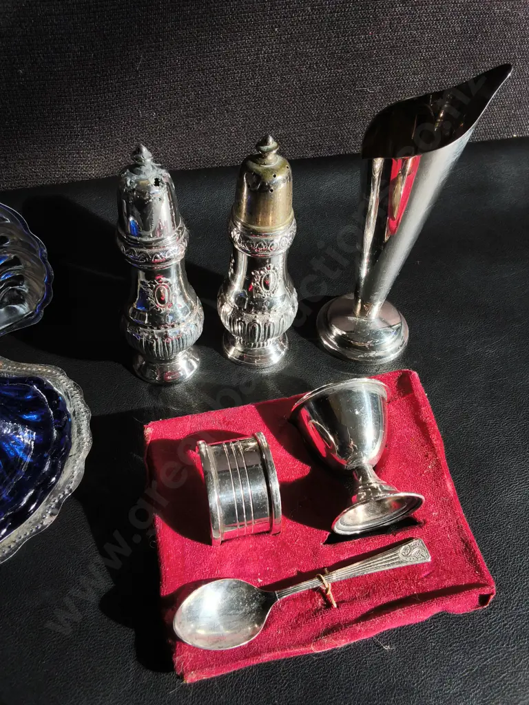 VINTAGE SILVER PLATED TABLEWARE AND CRUET ITEMS, 7 PIECES, TALLEST H 15 CM Image 1++