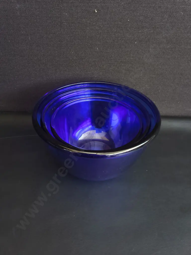 SET OF 3 VINTAGE ARCOROC COBALT BLUE GLASS BOWLS, TALLES H 13 CM X DIA 23.5 CM Image 1++