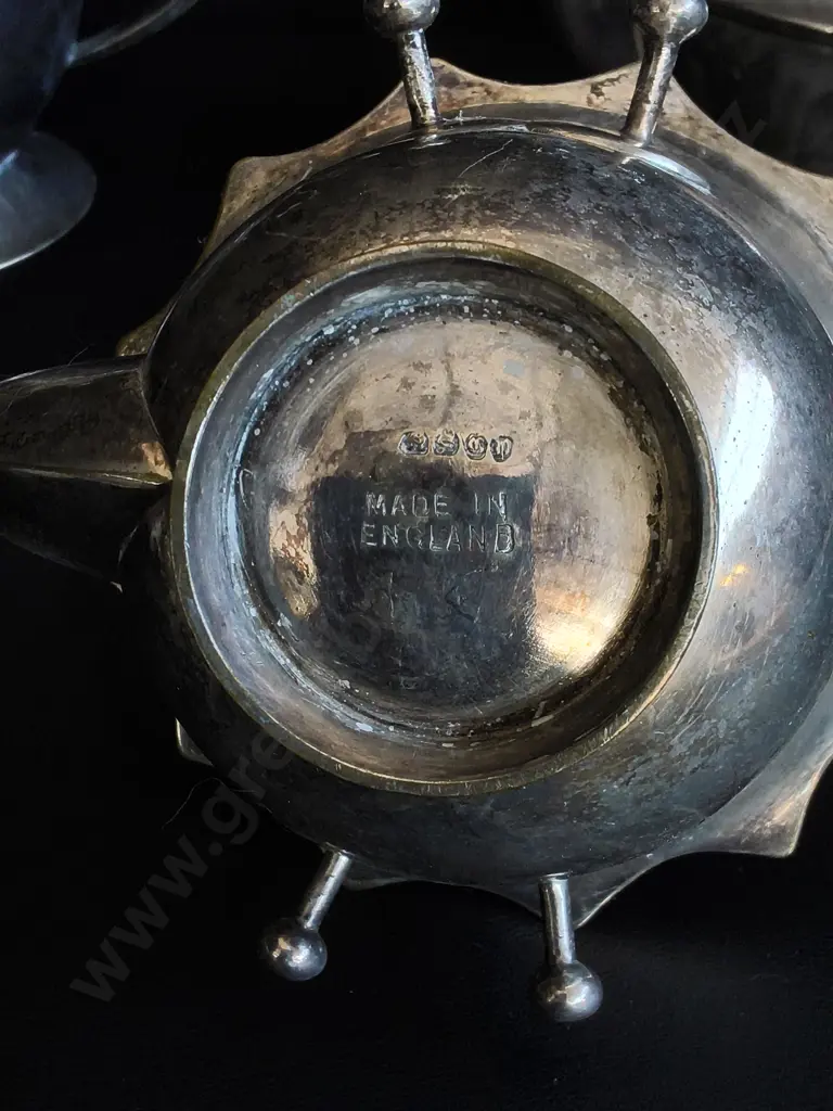 3 PIECES VINTAGE BRITISH SILVER PLATE TEA AND COFFEE SERVICE ITEMS, TALLEST H 17 CM Image 1++