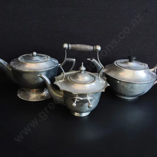 3 PIECES VINTAGE BRITISH SILVER PLATE TEA AND COFFEE SERVICE ITEMS, TALLEST H 17 CM