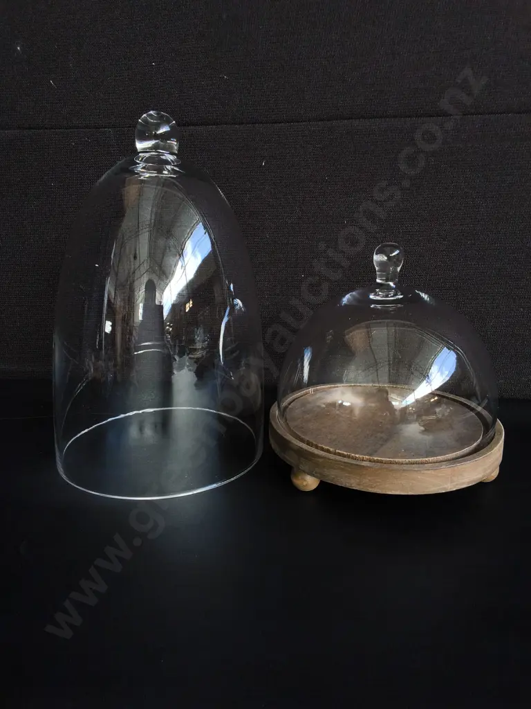 CLEAR GLASS DISPLAY CLOCHES WITH FOOTED WOODEN BASE, SET OF 2, TALLEST H 31 CM Image 1++