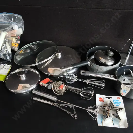 BOX OF KITCHENWARE