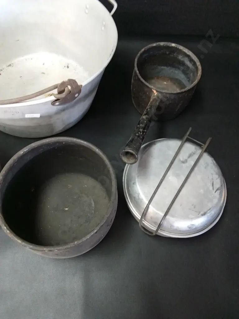 5 ALUMINIUM POTS LARGEST DIA 38CM Image 1++