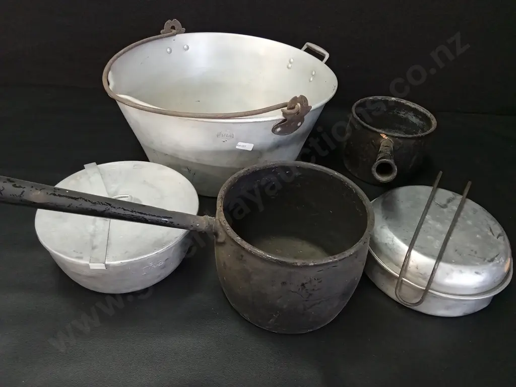 5 ALUMINIUM POTS LARGEST DIA 38CM Image 1++