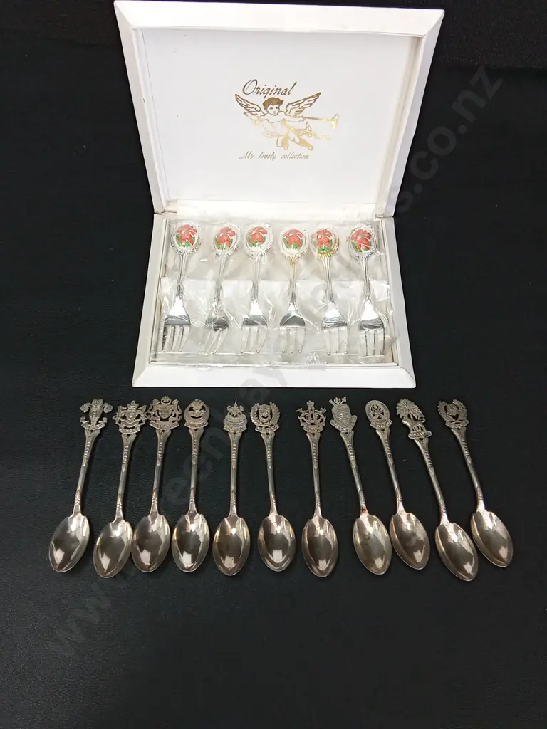 11 VINTAGE SOUVINER SPOONS AND 6 DESSERT SPOONS Image 1++