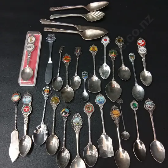 COLLECTION OF VINTAGE SOUVINER SPOONS