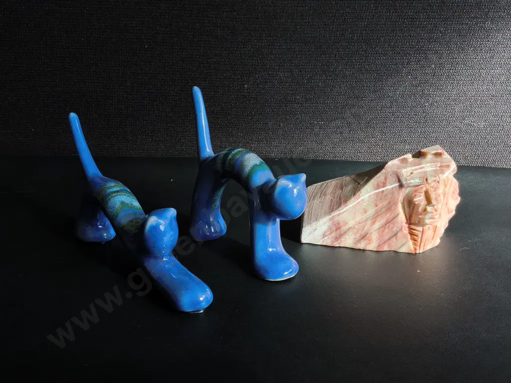 PAIR OF CERAMIC CAT FIGURINES AND CARVED STONE/CRYSTAL DECOR, TALLEST H 10 CM Image 1++