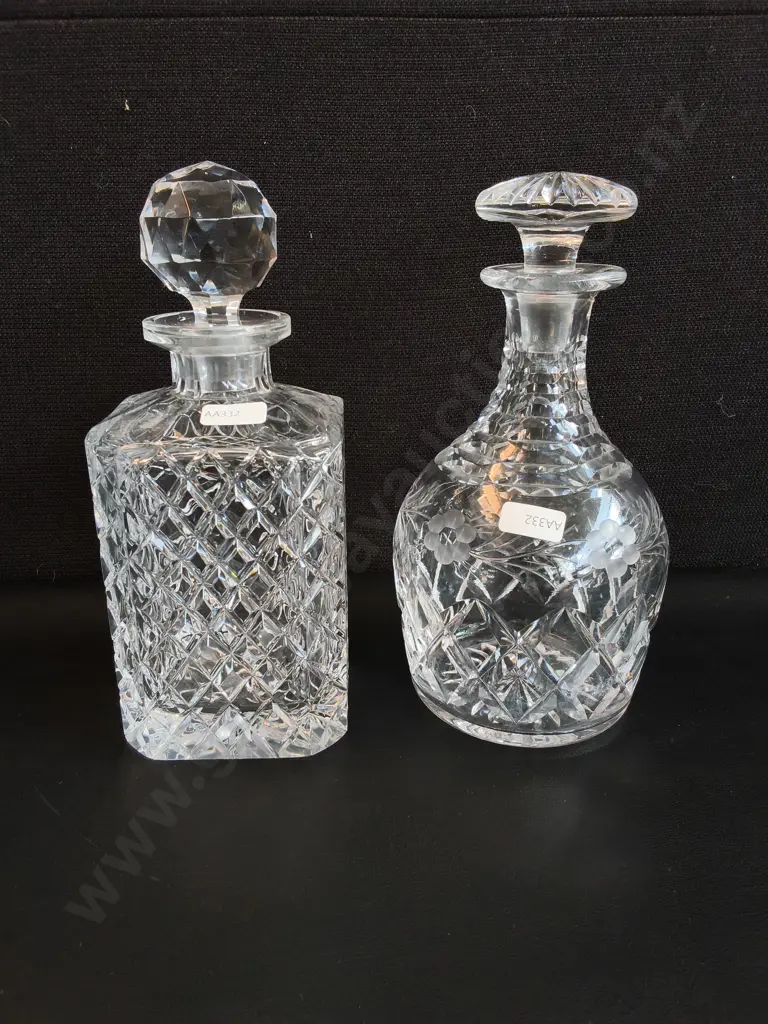 PAIR OF VINTAGE CUT GLASS DECANTERS, INCLUDING HARBRIDGE ENGLAND CRYSTAL, TALLEST H 24 CM Image 1++
