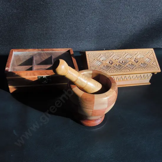 3 PIECES WOODEN TRINKET BOXES AND MORTRAR AND PESTLE, WIDEST W 20.5 CM