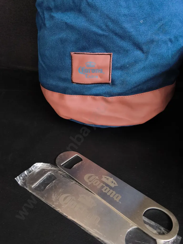 CORONA MERCHANDISE, 6 DRAWSTRING BAGS H 53 CM, AND TWO BOTTLE OPENERS Image 1++