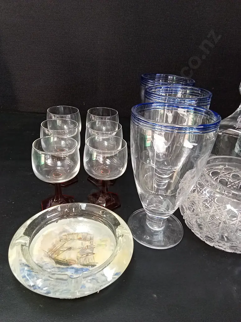 MIX OF GLASS ITEMS TALLEST H23CM Image 1++