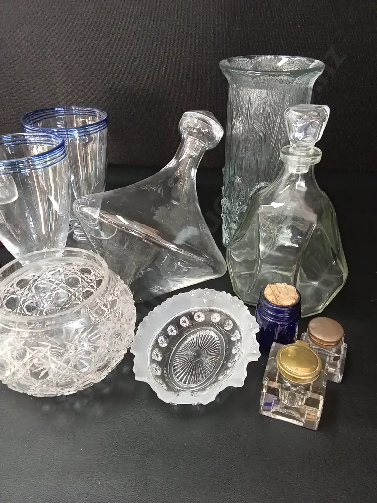 MIX OF GLASS ITEMS TALLEST H23CM Image 1++