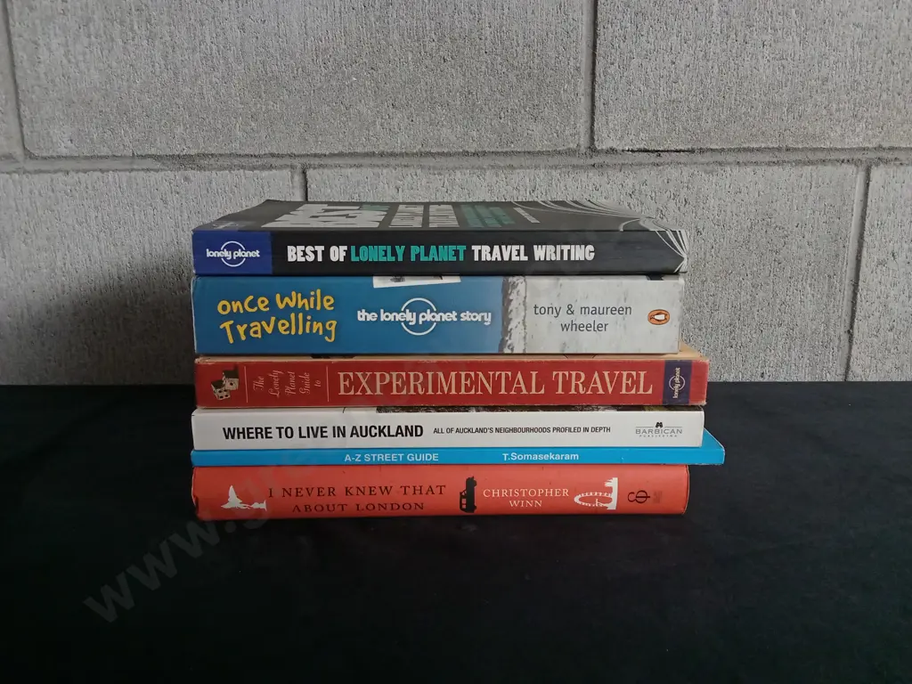 COLLECTION OF 6 TRAVELLING BOOKS Image 1++