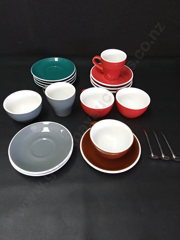 16 PIECE ACME COFFEE CUPS AND SAUCERS Image 1++