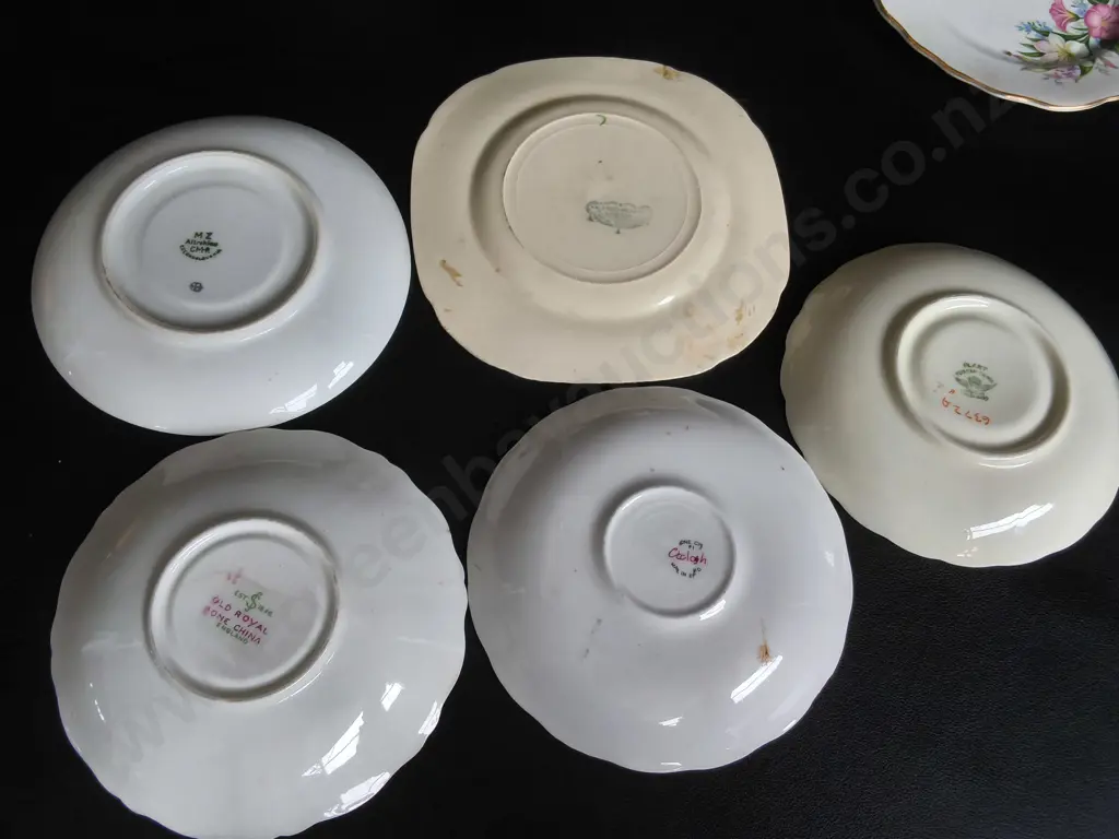VINTAGE CHINA TEA CUP AND SAUCERS, 5 SETS TOTAL, TALLEST H 7 CM Image 1++