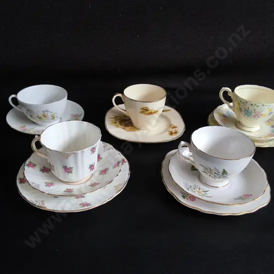 VINTAGE CHINA TEA CUP AND SAUCERS, 5 SETS TOTAL, TALLEST H 7 CM