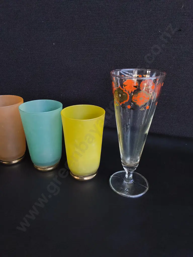 MIX OF 8 VINTAGE GLASSES, TALLEST H 17.5 CM Image 1++