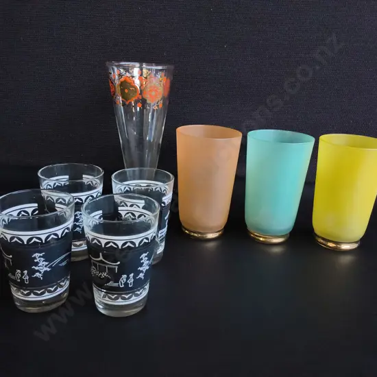 MIX OF 8 VINTAGE GLASSES, TALLEST H 17.5 CM