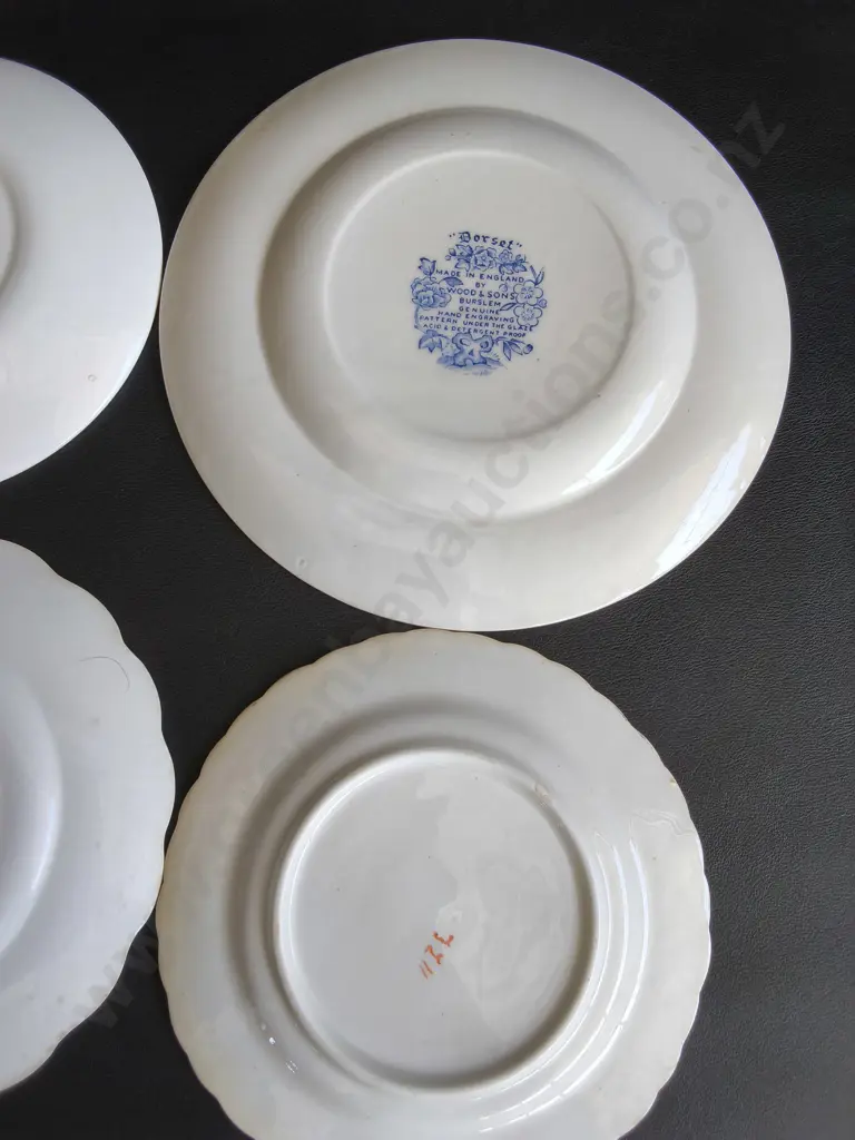 MIX OF 4 VINTAGE PLATES, WIDEST DIA 22.5 CM Image 1++