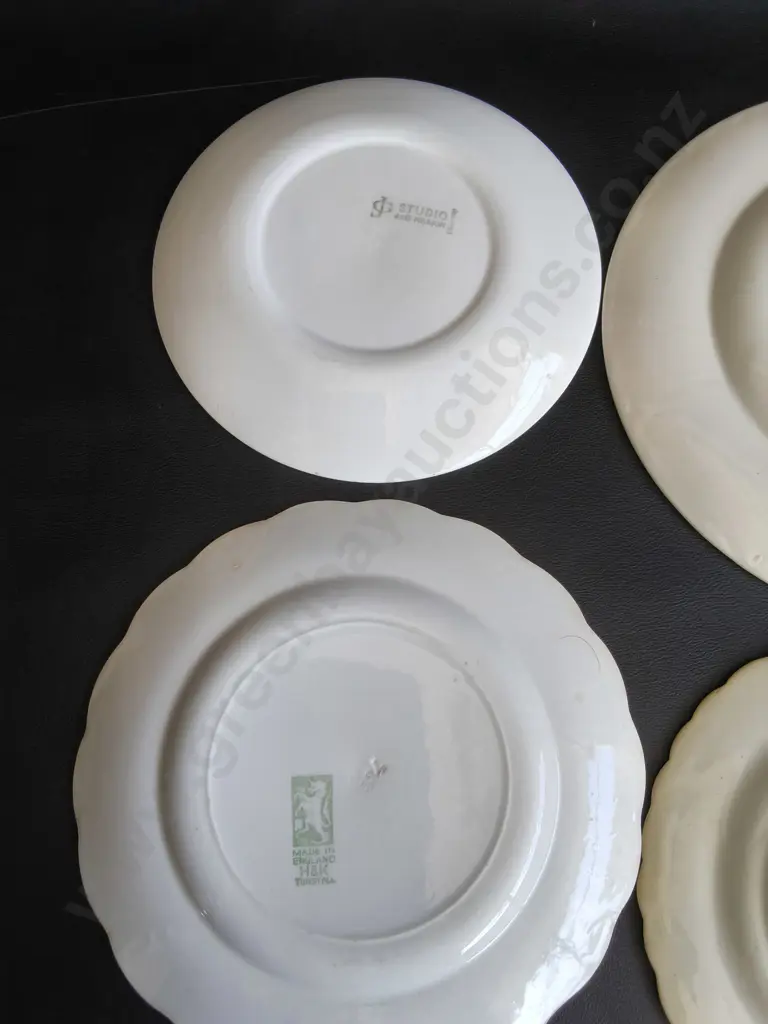 MIX OF 4 VINTAGE PLATES, WIDEST DIA 22.5 CM Image 1++