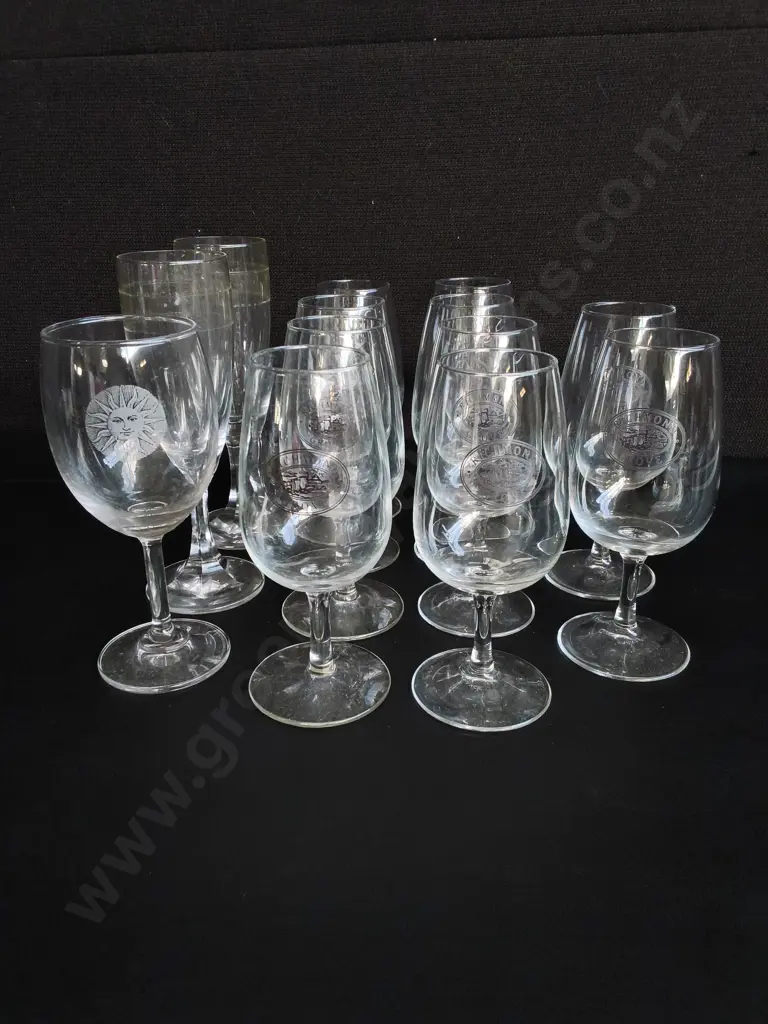 MIX OF GLASSWARE, 13 PIECES, TALLEST H 12 CM Image 1++