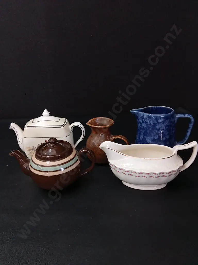 5 JUGS INCLUDING TEMUKA, SWINNERTONS AND OLD ENGLAND EMPIRE TALLEST H13CM Image 1++