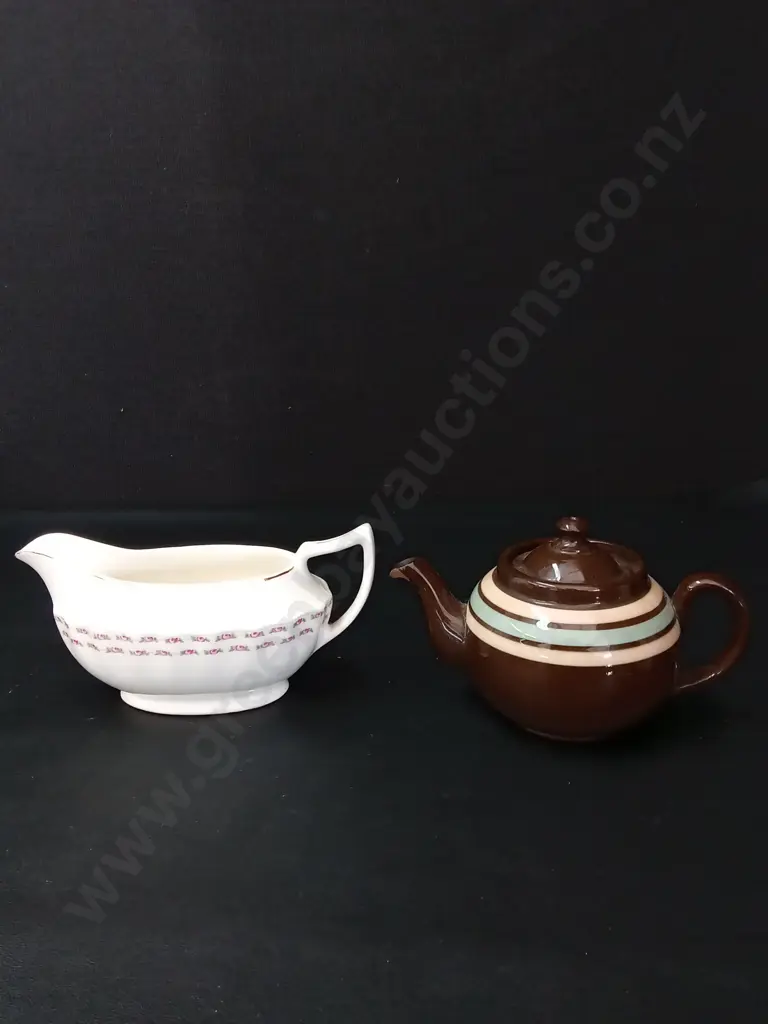 5 JUGS INCLUDING TEMUKA, SWINNERTONS AND OLD ENGLAND EMPIRE TALLEST H13CM Image 1++