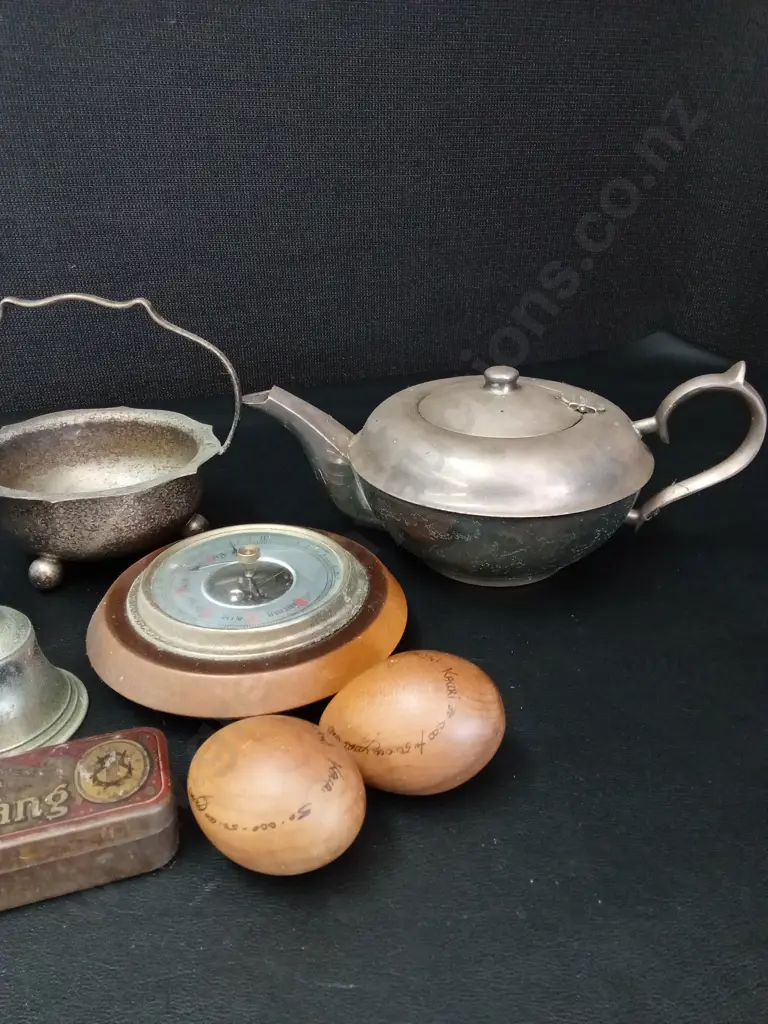 8 VINTAGE ITEMS Image 1++